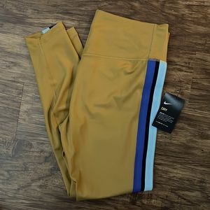 BNWT Nike Dry Fit Leggings